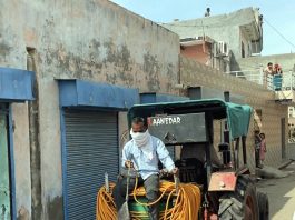 पूर्व मुख्य संसदीय ने अपने निजी कोष से गांव में करवाया सेनिटाईजर Corona Task Force