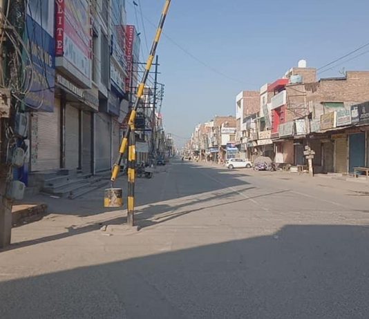 कोरोना कमांडोज को देश का सलाम, ताली-थाली बजाकर जताया आभार