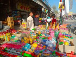 होली पर तीन दिन की छुट्टी का ऐलान! त्यौहार से पहले मिलेगा इन कर्मचारियों को वेतन (Holi festival. Rang Gulal sales lower than 2019