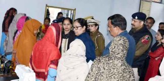 Inspects-District-Jail