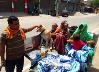 जुगाड़ में भिवानी से झज्जर पहुंच गया प्रवासी परिवार Migrant-family