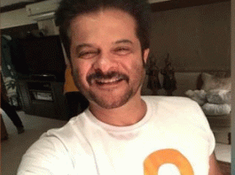 Anil Kapoor learning to take selfie in lockdown