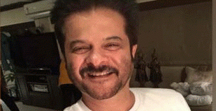 Anil Kapoor learning to take selfie in lockdown