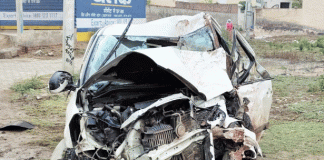 Swift car rammed into brick pile uncontrolled