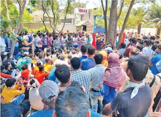 Workers' fury demonstration