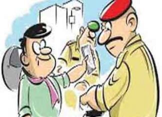 नगर थाना 2 के प्रभारी बलदेव सिंह ने कर्फ्यू की उल्लंघना करने वालों के चालान काटे cut off invoices