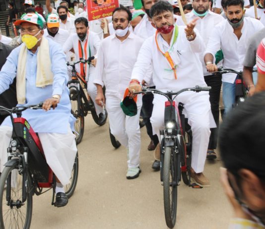 Peoples pain due to rising petrol and diesel prices, Congress protest