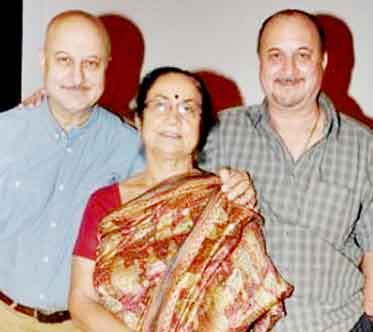 Corona-infected family, including Anupam Kher's mother