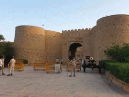 Gehlot and MLA enjoy royal guest Nawaji