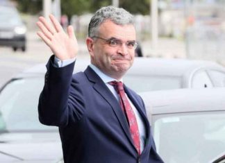 कोरोना: आयरलैंड के कृषि मंत्री का इस्तीफा Ireland Agriculture Minister Resigns