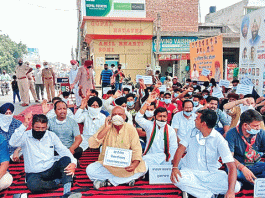 Poisonous liquor case BJP leaders protest against government