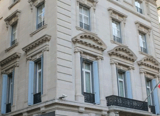 Unknown person threw stones at Russian Embassy in New York