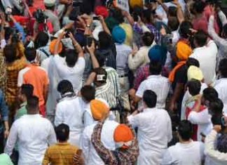 कृषि कानूनों के विरोध में किया विधायक आवास का घेराव legislator housing siege in protest against agricultural laws - Agricultural Bill Protest - Sach Kahoon