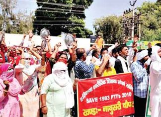 Farmers adamant on withdrawing ordinances