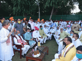 कृषि विधेयकों पर खुश दिल्ली के किसानों ने तोमर का किया अभिनंदन Farmers of Delhi happy on agricultural bills greet Tomar