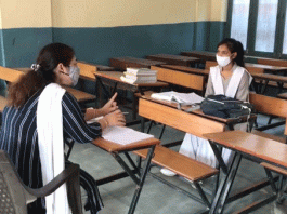 In the Corona period, on Monday, after 6 months, there was a stir in schools