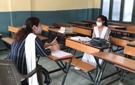 In the Corona period, on Monday, after 6 months, there was a stir in schools