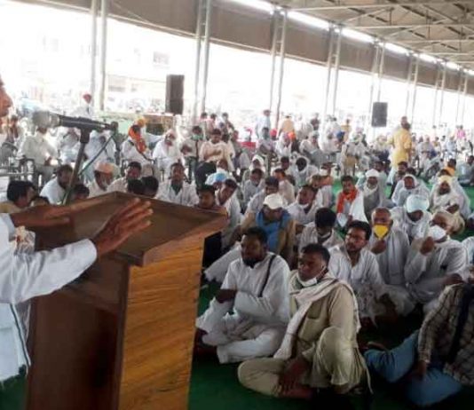 नए कृषि कानून के विरोध में प्रदेश का अन्नदाता सड़कों पर Protest