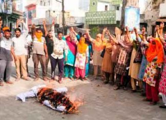 नगर कौंसिल दफ्तर के बाहर फूटा कर्मचारियों का गुस्सा Protest outside the city council office - sangrur - Sach Kahoon News