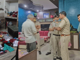 सुरक्षा पर सवाल, पुलिस का घर ही साफ कर गए चोर Questions on security, thieves cleaned police house