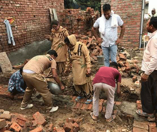 Sadh Sangat of Barara block extended help under the Ashiana campaign