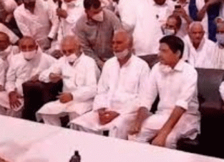 बरोदा उपचुनाव: जनता को रिझाने के लिए हर जोड़-तोड़ में जुटी पार्टियां Baroda by-election parties involved in every manipulation to woo the public