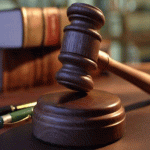 कुल्हाड़ी-चौसांगी से लैस होकर दम्पती पर हमला, पीछे दौड़ाया ट्रैक्टर Court