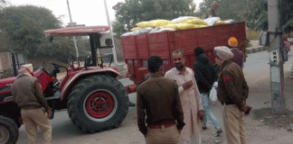 Agriculture department got 300 bags of urea fertilizer going from Haryana to Punjab, police engaged in investigation