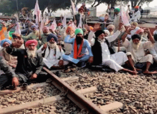 Announcement of complete emptying of track by farmers from Monday