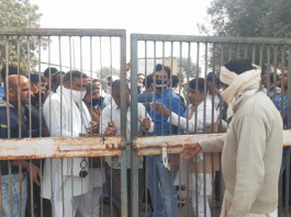 Brokers and farmers were furious due to the closure of buying millet, lock the mandi gates