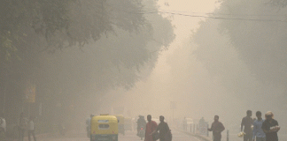 Delhi residents are suffering from corona, pollution and smoke sheet