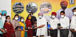 Distribution of 2625 tablets to government primary schools
