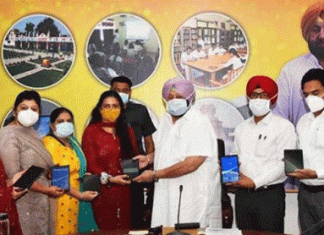 Distribution of 2625 tablets to government primary schools