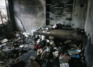 रसोई गैस सिलेंडर फटा, घर का सामान जलकर राख LPG cylinder cracked, household goods burnt to ashes