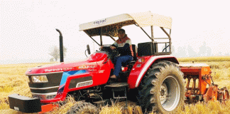 Young girl Amandeep Kaur giving education to farmers through new farming - Sach Kahoon News