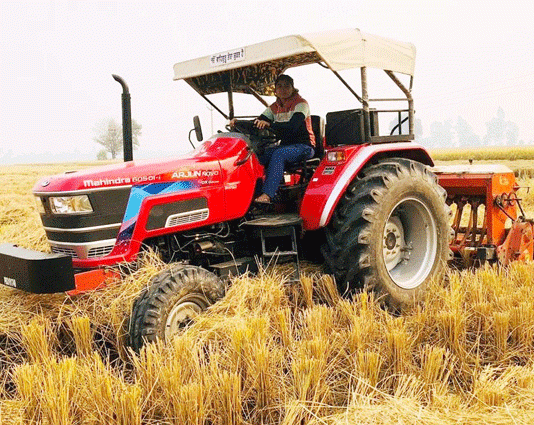 Young girl Amandeep Kaur giving education to farmers through new farming - Sach Kahoon News