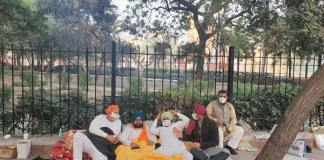 Congress MPs continue to protest under open sky at Jantar Mantar