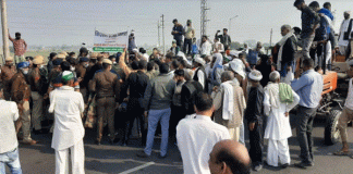 Farmers batch crossed Sikri border, police stopped for hours