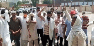 Farmers returned to the administration team to take possession of the land