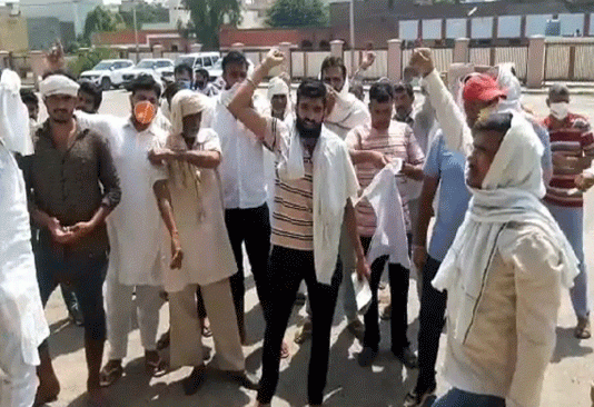 Farmers returned to the administration team to take possession of the land