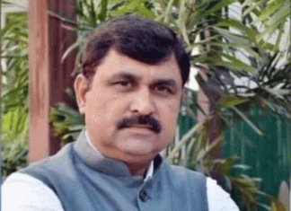 किसान आंदोलन : शहीद किसानों के परिजनों को दो-दो लाख की मदद देंगे महम विधायक Kisan agitation Meham MLA will give two lakh help to the families of martyred farmers