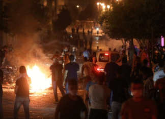 लेबनान में विरोध प्रदर्शन के दौरान ग्रेनेड विस्फोट में 9 पुलिसकर्मी घायल 9 policemen injured in grenade explosion during protests in Lebanon