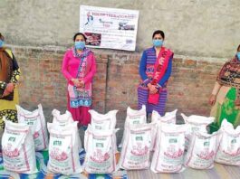 यूथ वीरांगनाओं ने 13 जरूरतमंदों को बांटा राशन Distributed-Ration