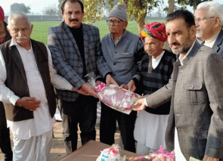 100 वें जन्मदिन पर पूर्व विधायक ने किया पौधारोपण Former MLA planted sapling on 100th birthday