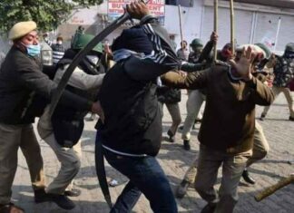 सिंघु बॉर्डर पर हिंसक झड़प में अलीपुर एसएचओ घायल