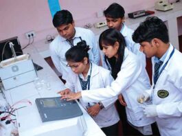 बैचलर ऑफ फार्मेसी (B.Pharm) कर संवारे करियर B-Pharm