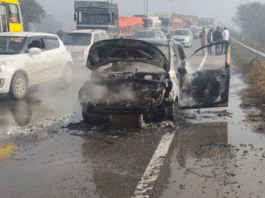 Fire in moving car, young men narrowly escaped