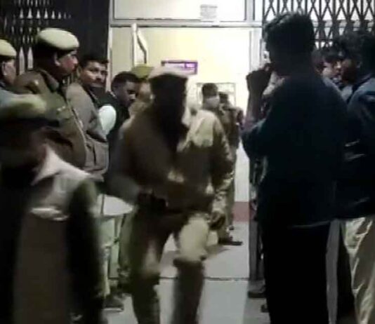 उन्नाव केस : जिदंगी और मौत से जूझ रही तीसरी लड़की, चार युवकों से पूछताछ