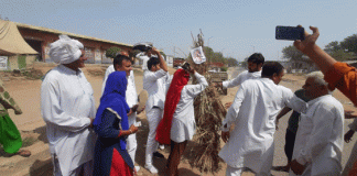 Farmers' anger erupted over disputed words of BJP Ras MP, burnt effigy