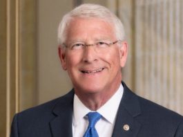 अमेरिका को चीन और रूस से मुकाबले के लिए और अधिक जहाजों की आवश्यकता: सीनेटर